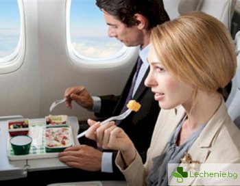 Кои са причините за различния вкус на храната в самолета?