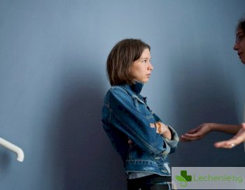 Защо толкова често се изкушаваме да критикуваме близки и приятели