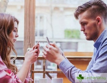 Ето защо "ровенето" в телефона се превърна в нещо нормално