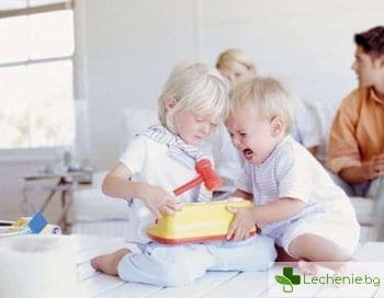 Топ 5 грешки на родителите - причина за детска завист